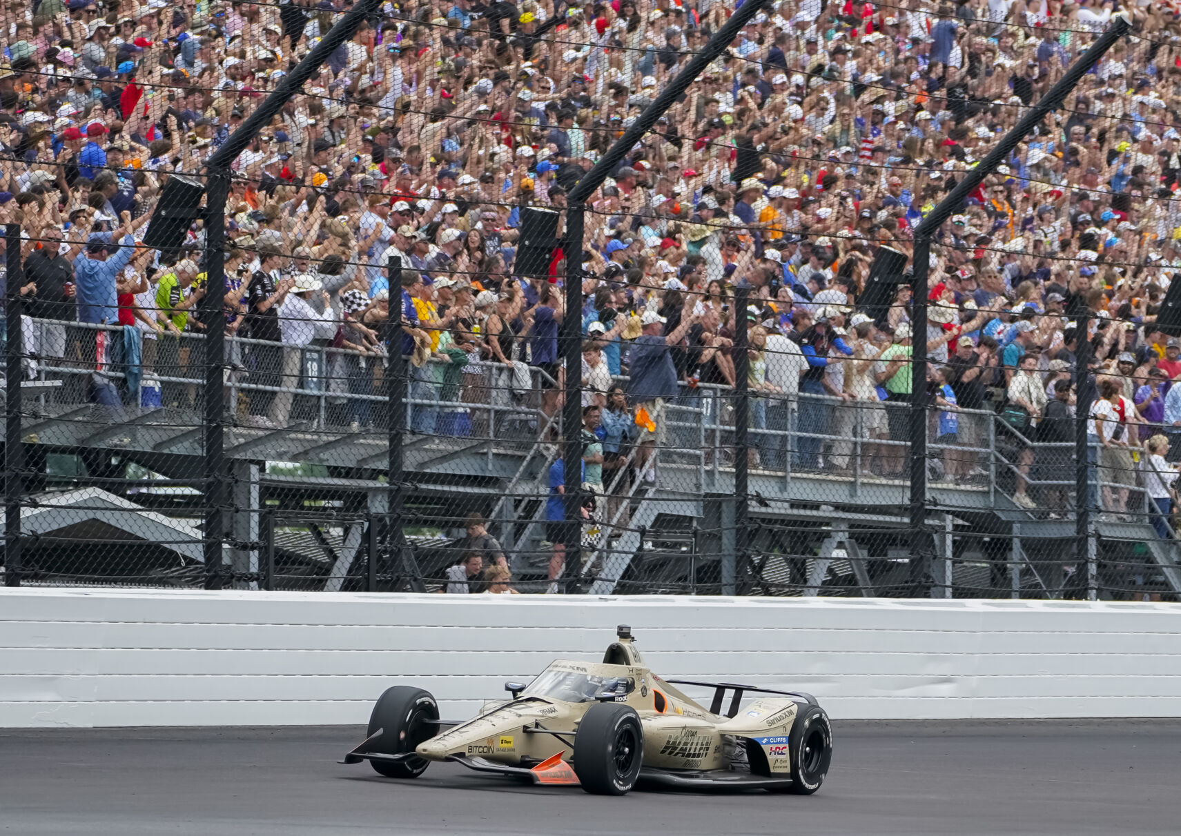 Late pass sends Rosenqvist past Malukas for closest Indy 500 win