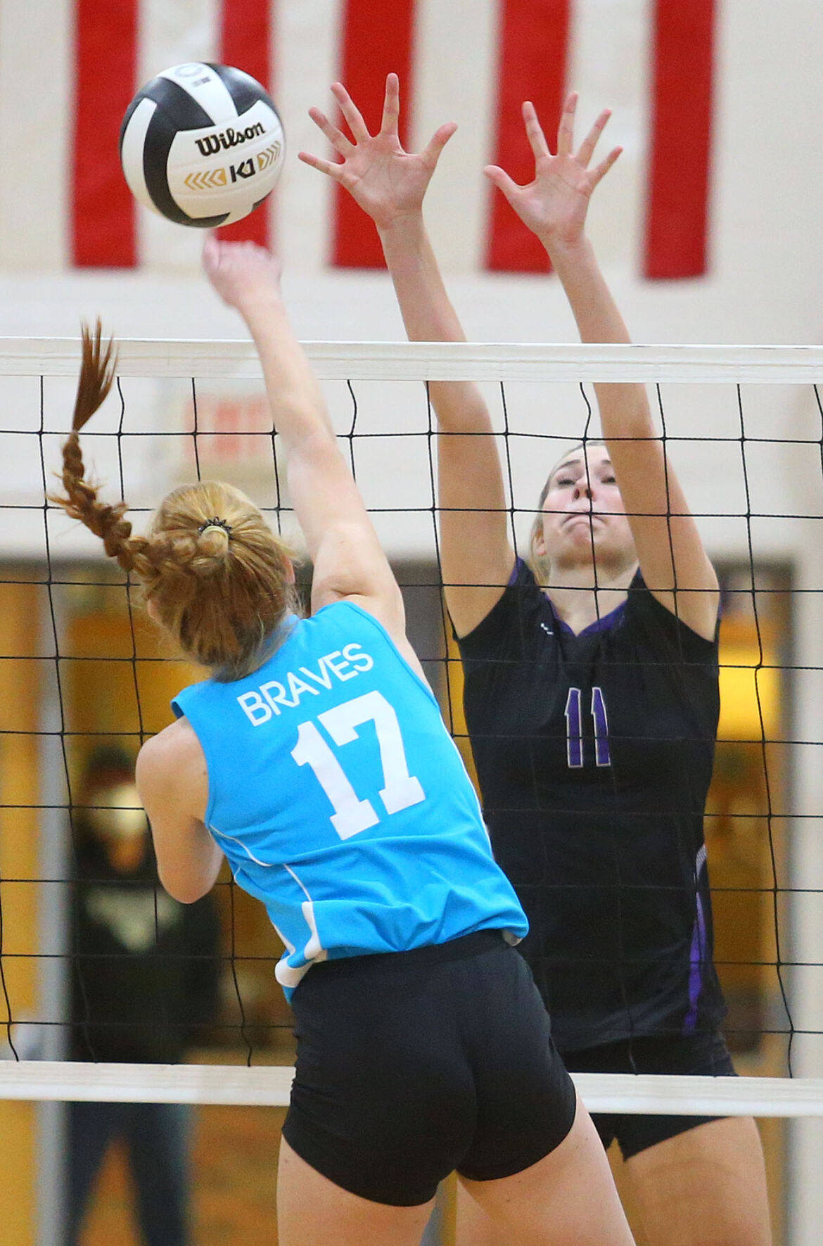 NW vs Mac sect vball 03.jpg