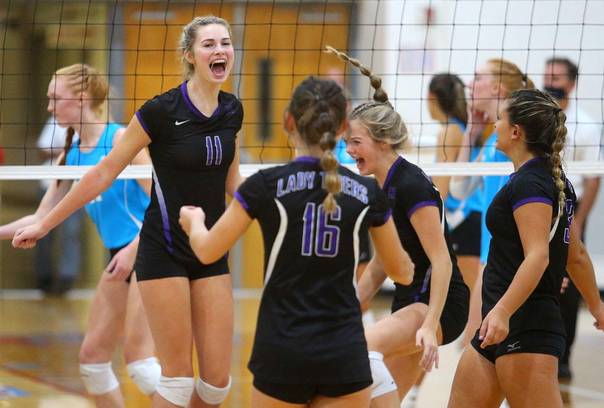 NW vs Mac sect vball 05.jpg