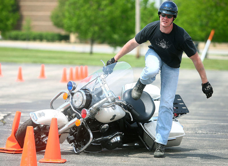 Police learn to handle motorcycles during Kokomo training Local news
