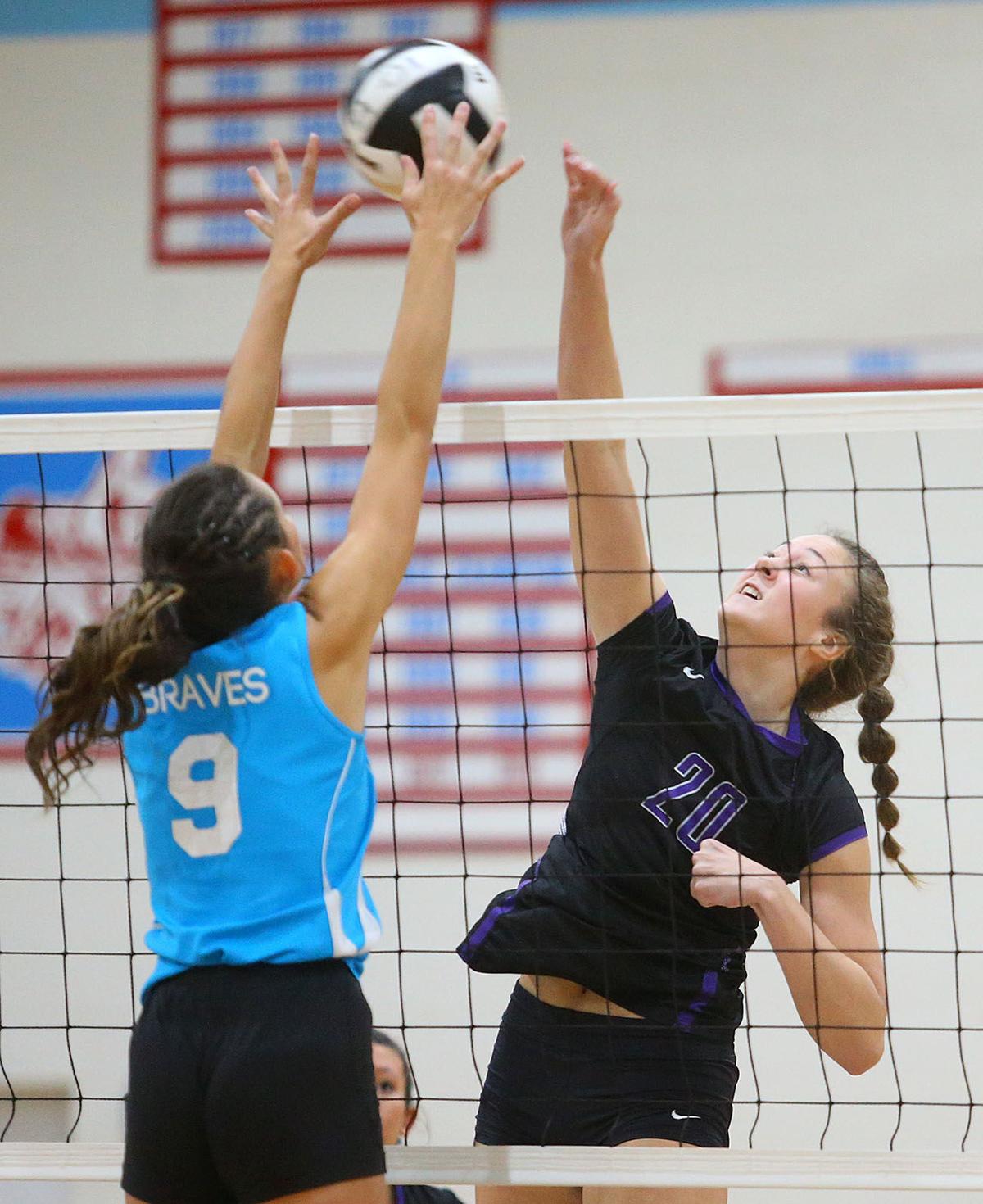 NW vs Mac sect vball 07.jpg