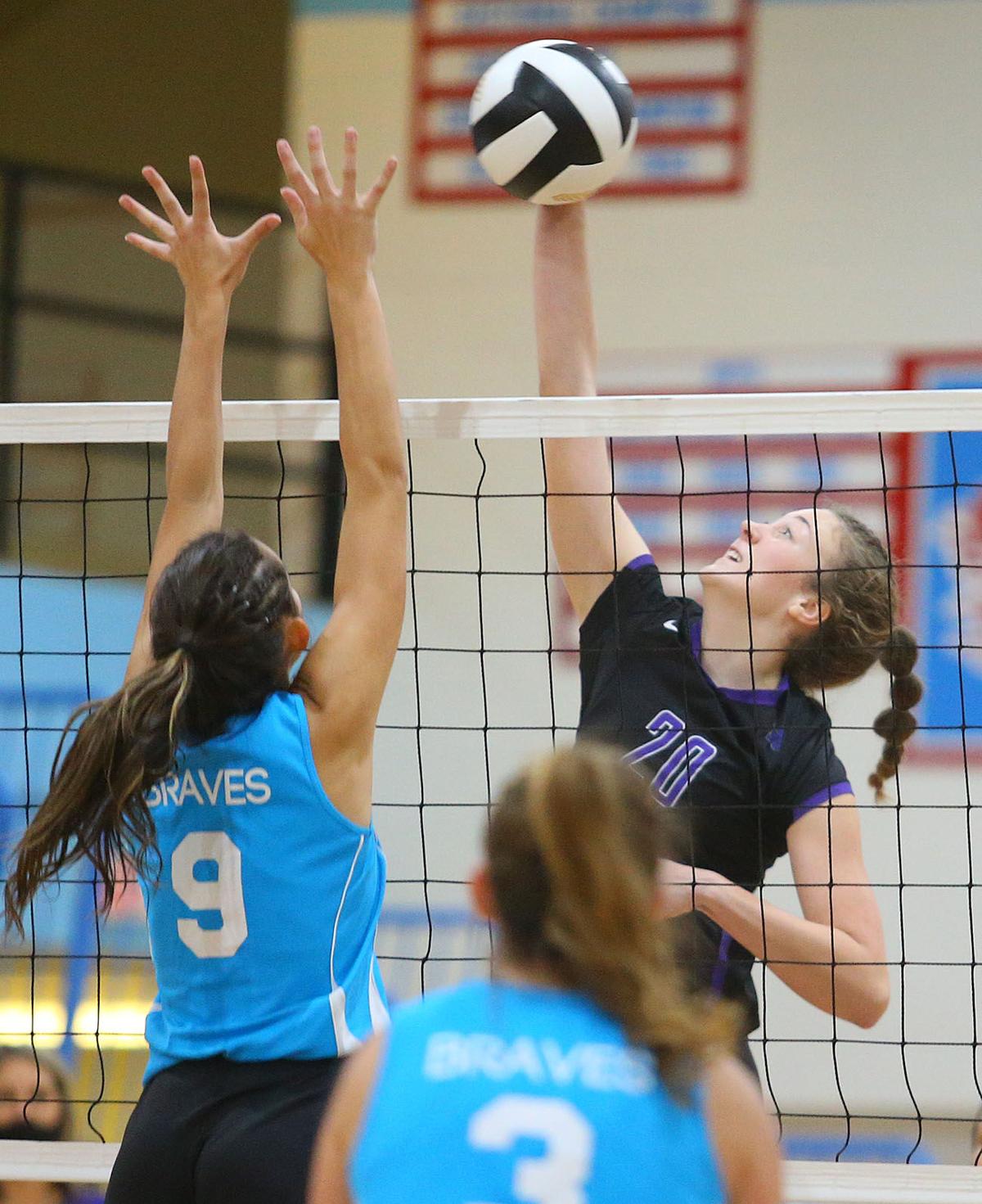 NW vs Mac sect vball 08.jpg