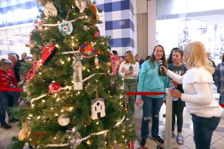 PHOTOS We Care Tree Auctions News