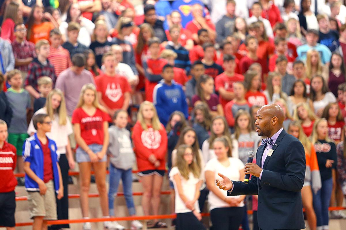 PICTURES: Ryan Howard visits Miller Heights Elementary School – The Morning  Call