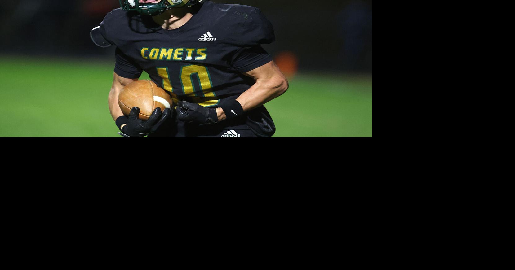 FOOTBALL: Comets top Blue Devils in semifinal full of big plays