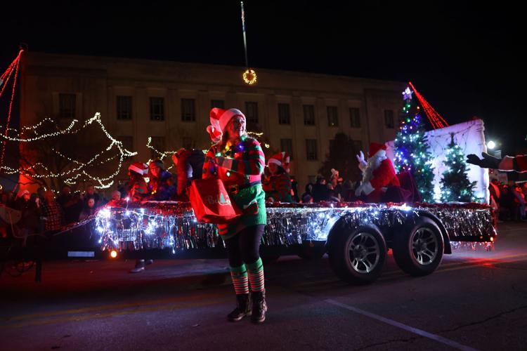 Franklin Indiana Christmas Parade 2022 A Tradition Returns: Crowds Pack Downtown For Revival Of Christmas Parade |  Local News | Kokomotribune.com