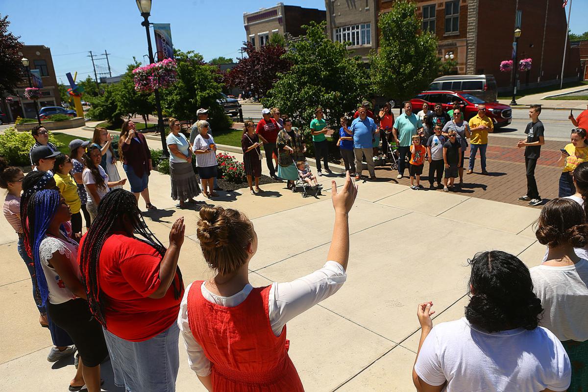 Worship on the square 03.jpg