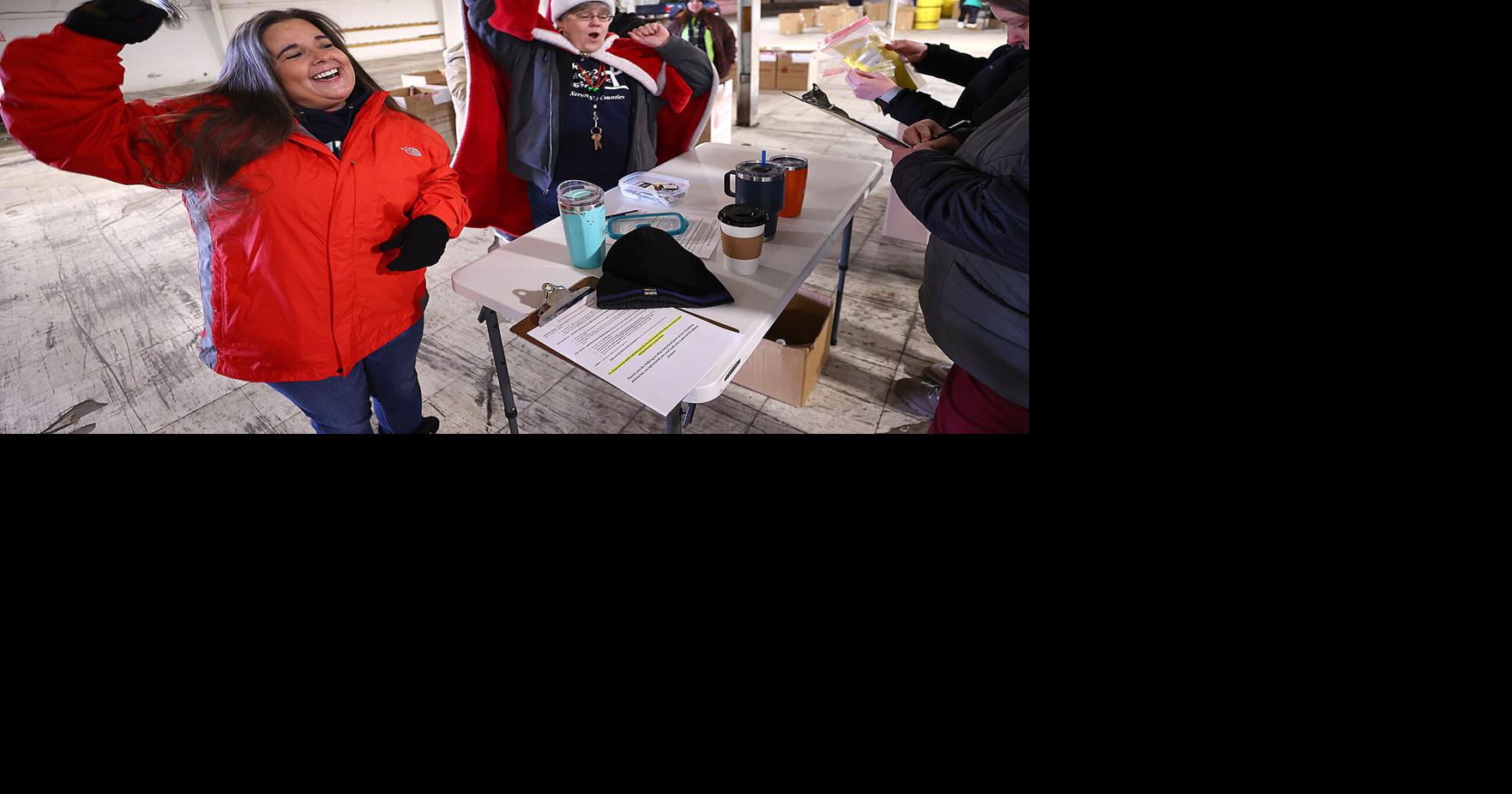 PHOTOS: Rescue Mission Red Ribbon Gift Delivery | News | kokomotribune.com