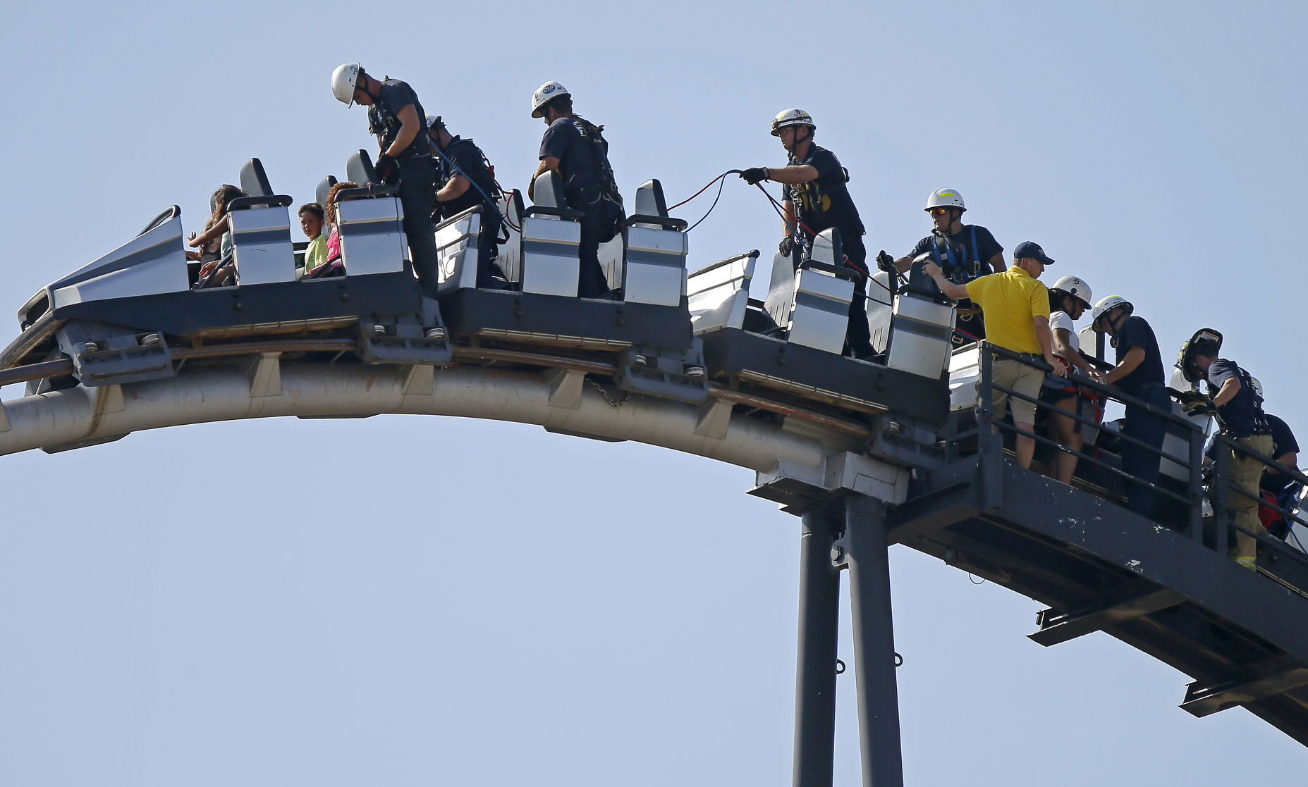 8 rescued after Oklahoma City roller coaster gets stuck Nation