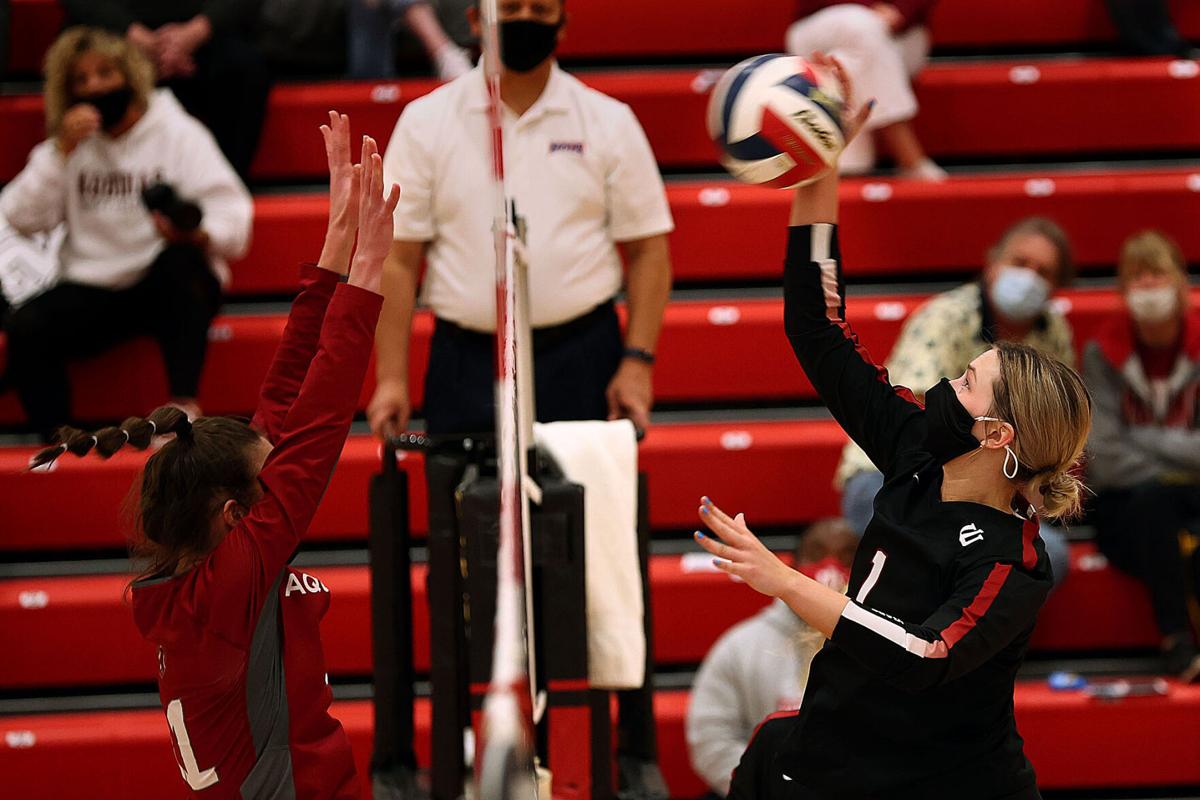Volleyball IUK vs Aquinas 32.jpg