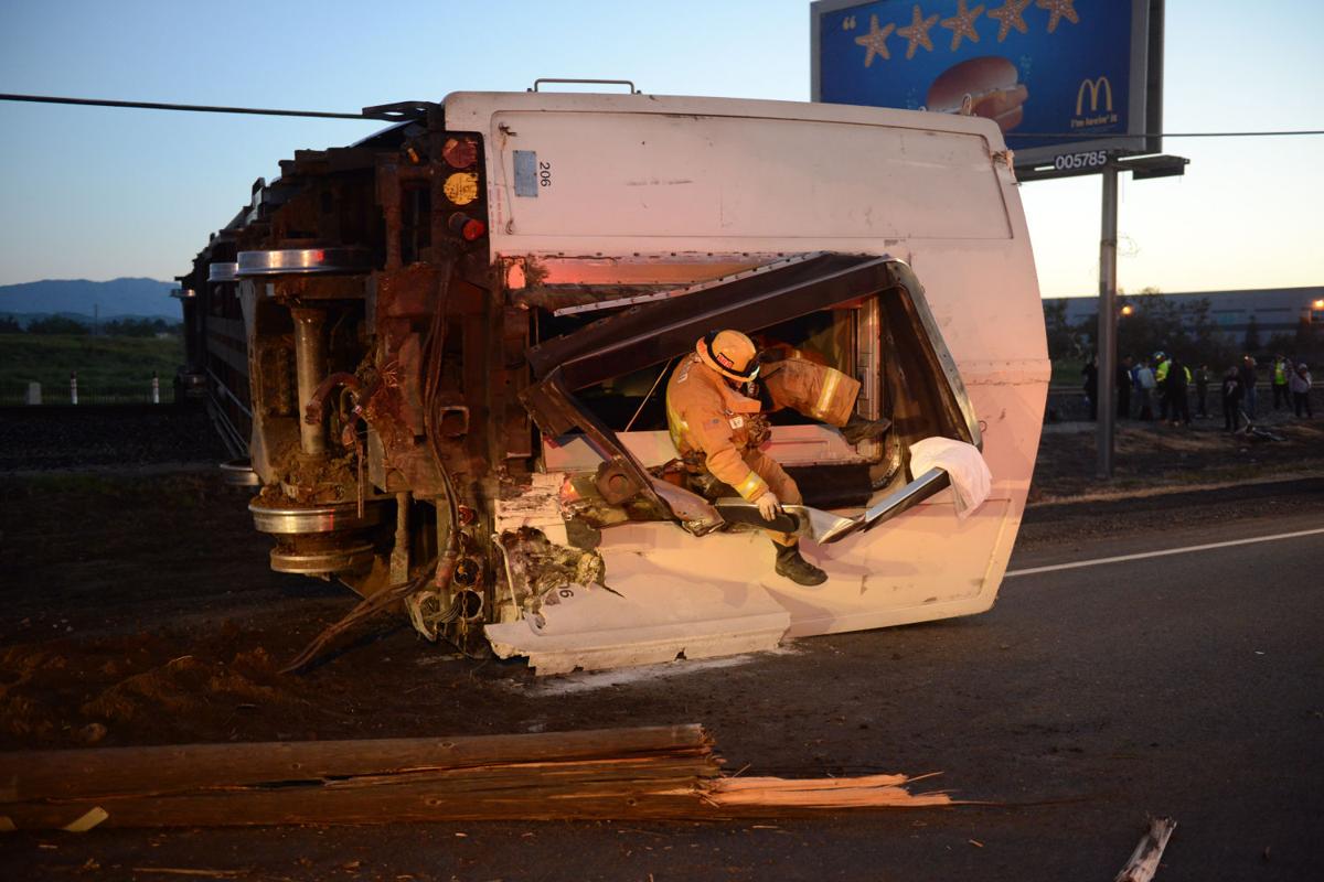 Dozens hurt when Southern California train crashes, derails | Nation/World News | kokomotribune.com
