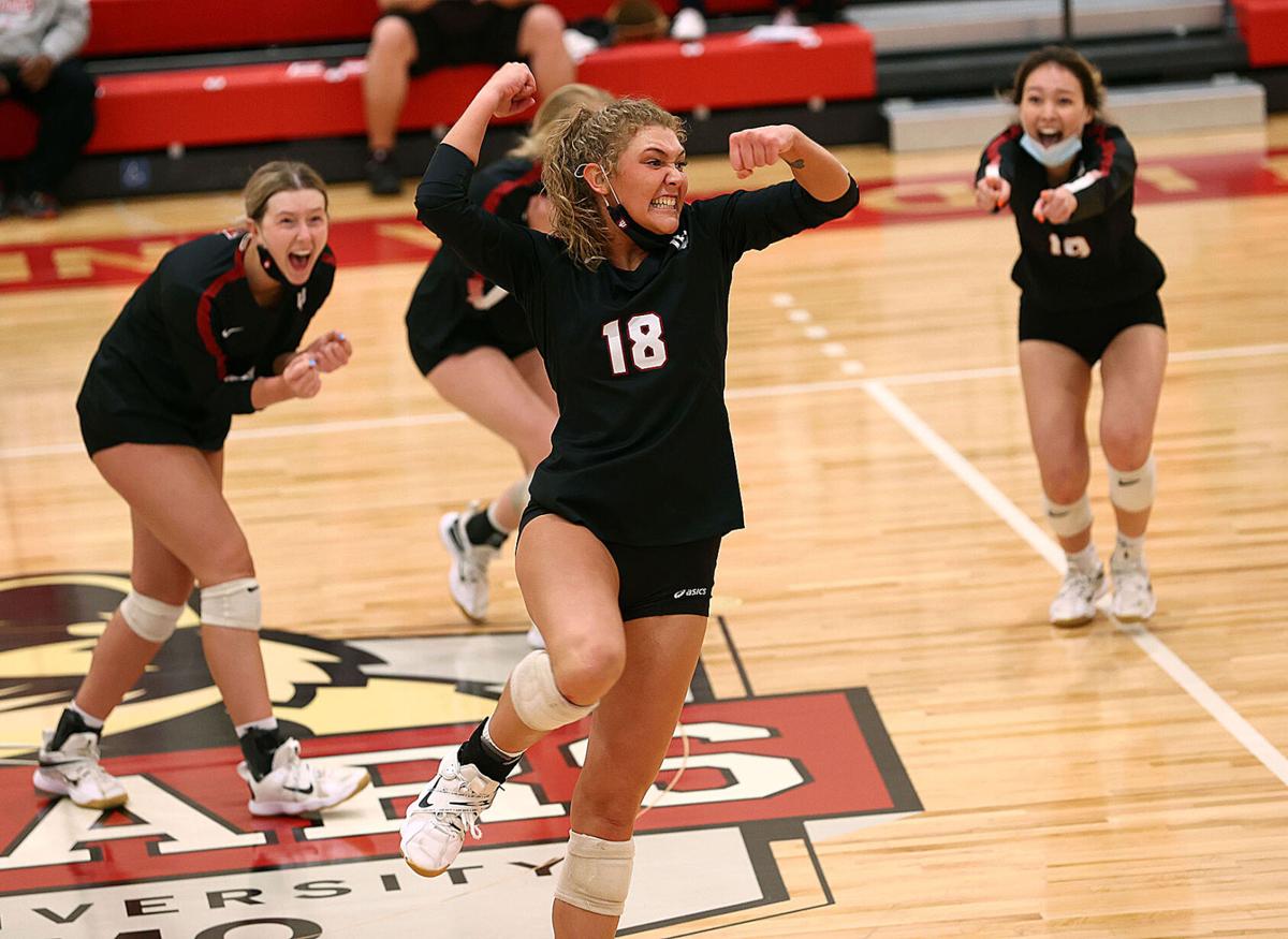 Volleyball IUK vs Aquinas 33.jpg