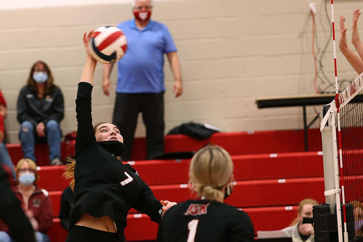 Volleyball IUK vs Aquinas 35.jpg