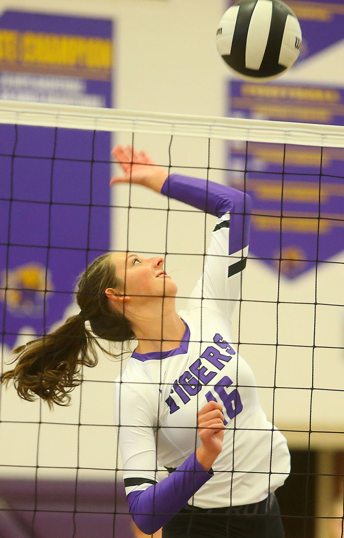 NW vs CC vball 02.jpg