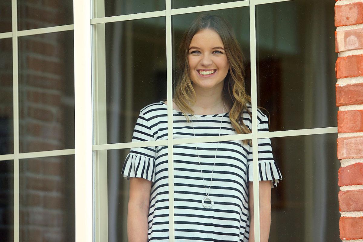 Senior-Emma Long.jpg