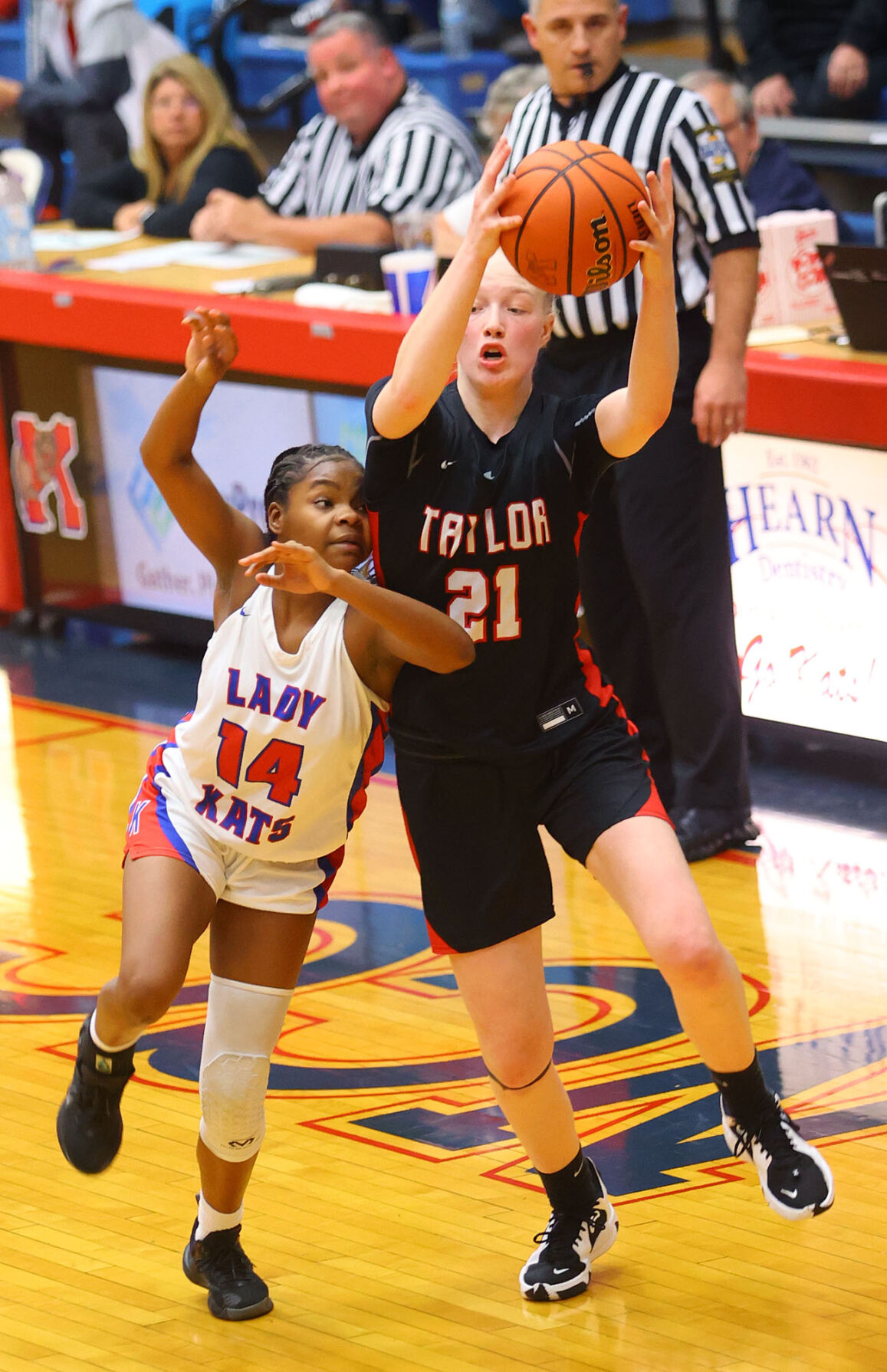 Taylor vs KHS GBB 02.jpg