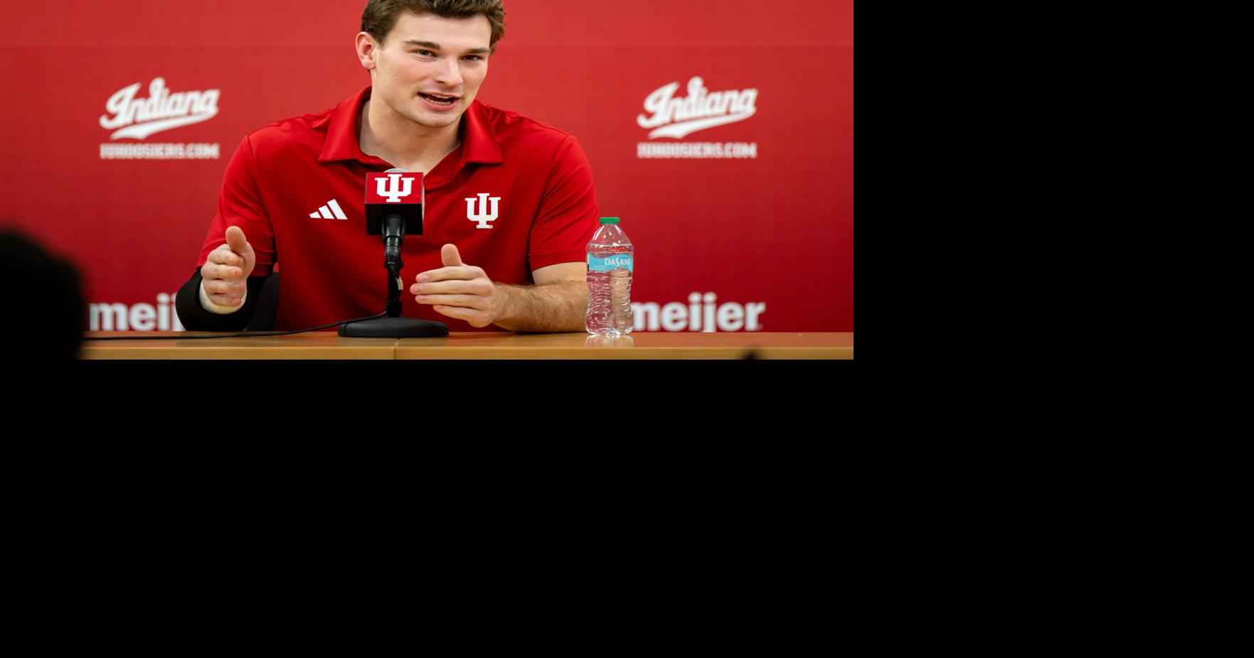 Indiana QB Mendoza wins Maxwell and O'Brien awards with Heisman on deck