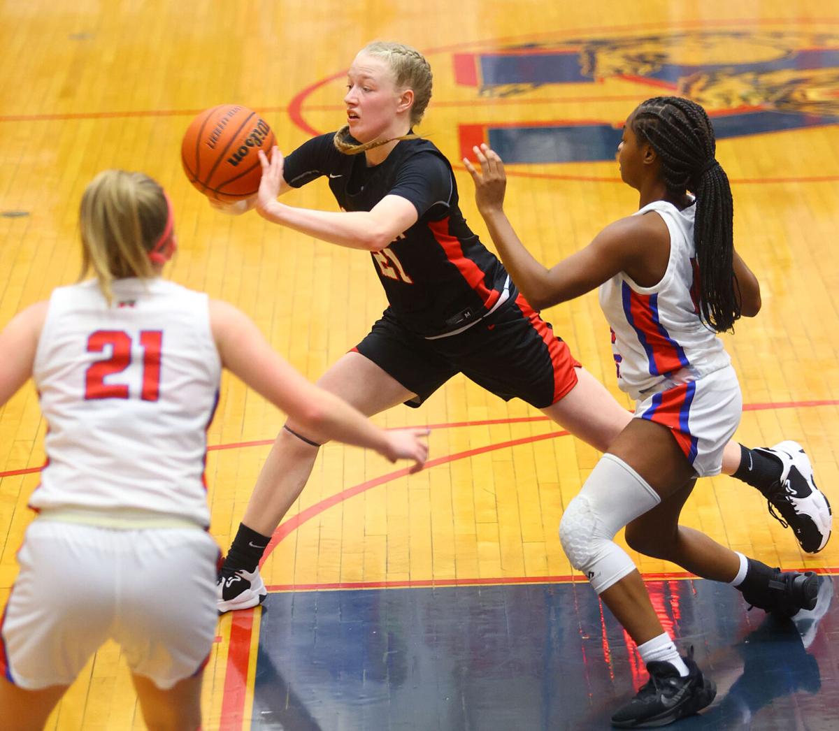 Taylor vs KHS GBB 03.jpg