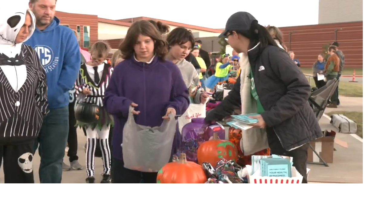 Trick-or-treaters line up for Sherman's Fright Fest | Texas Headline ...