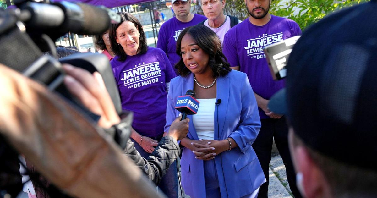 Democratic socialist holds large early lead in DC mayoral primary