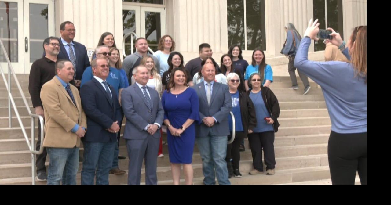 Grayson County proclaims April as Autism Awareness and Acceptance Month ...