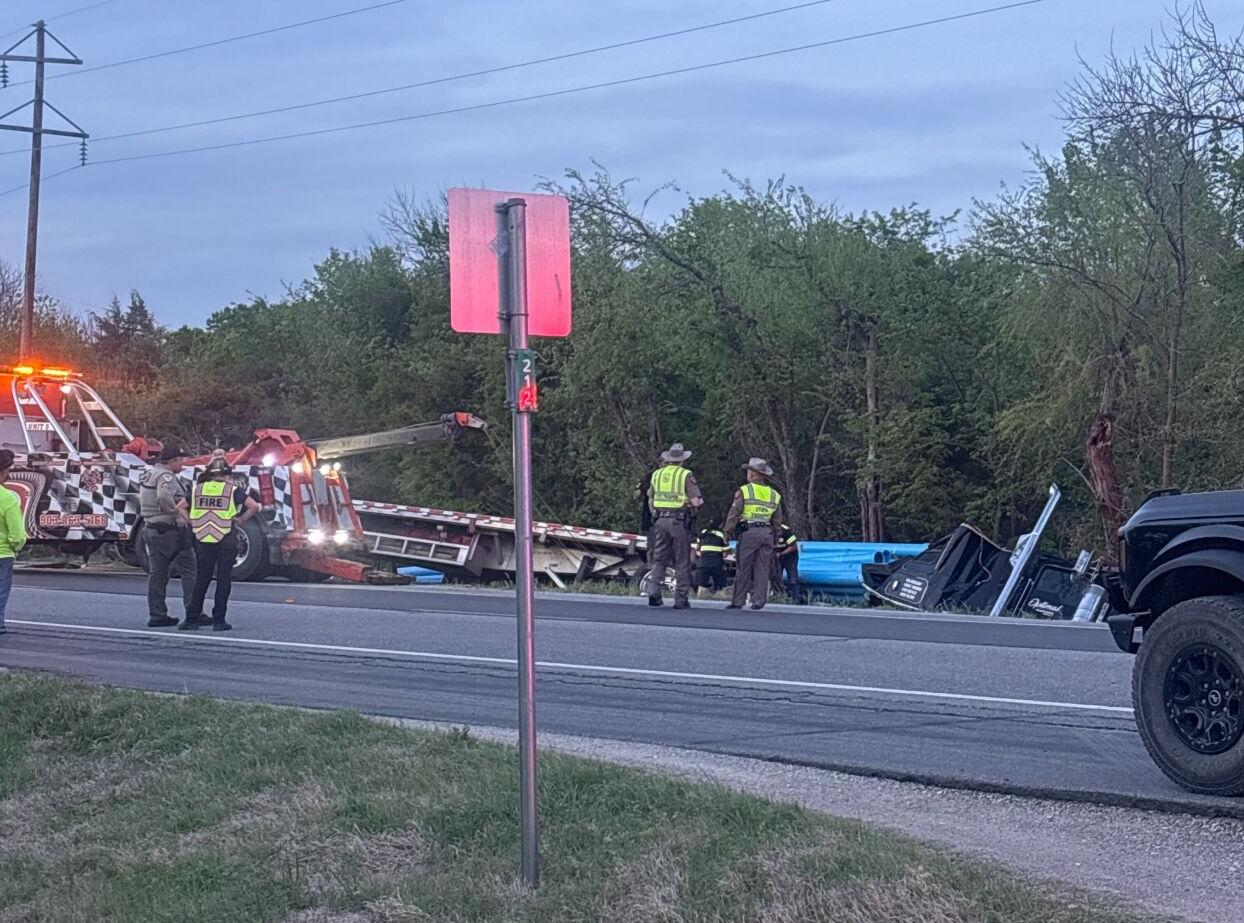 Three injured in crash south of Bells | News | kten.com