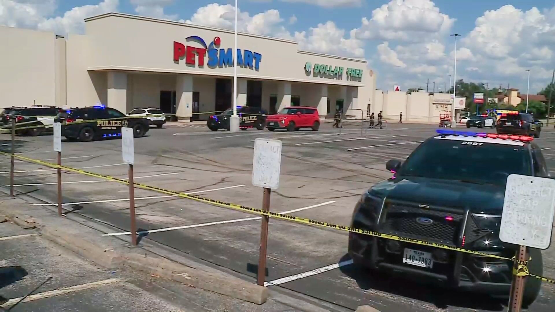 3 Dead, Suspect In Custody: The Full Story Of The Austin Target Shooting - y4tf10b