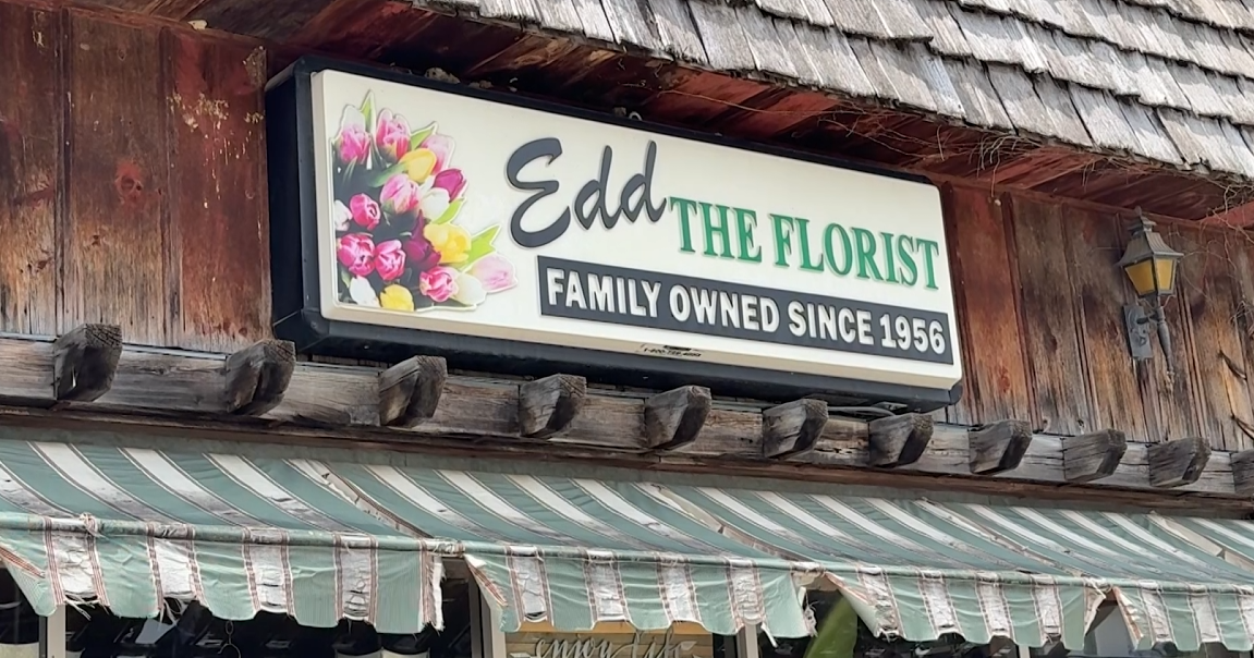 Family-run Ottumwa florist wins senators’ small business award