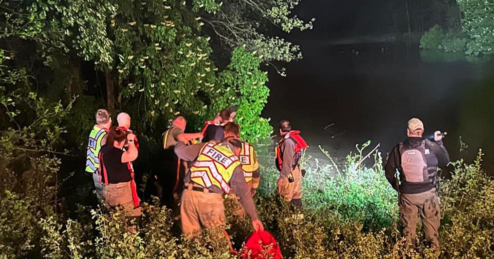 2 boaters rescued overnight after boat capsizes in Centerville creek ...