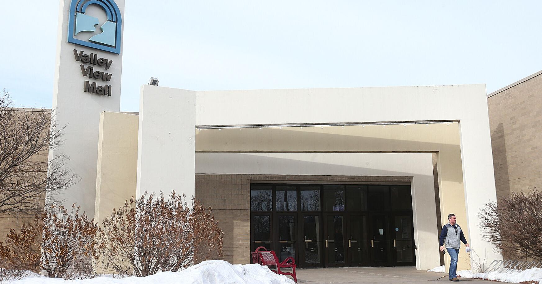 Powell Place's Bronze Dragon relocates, restaurants expected - Vimarsana News