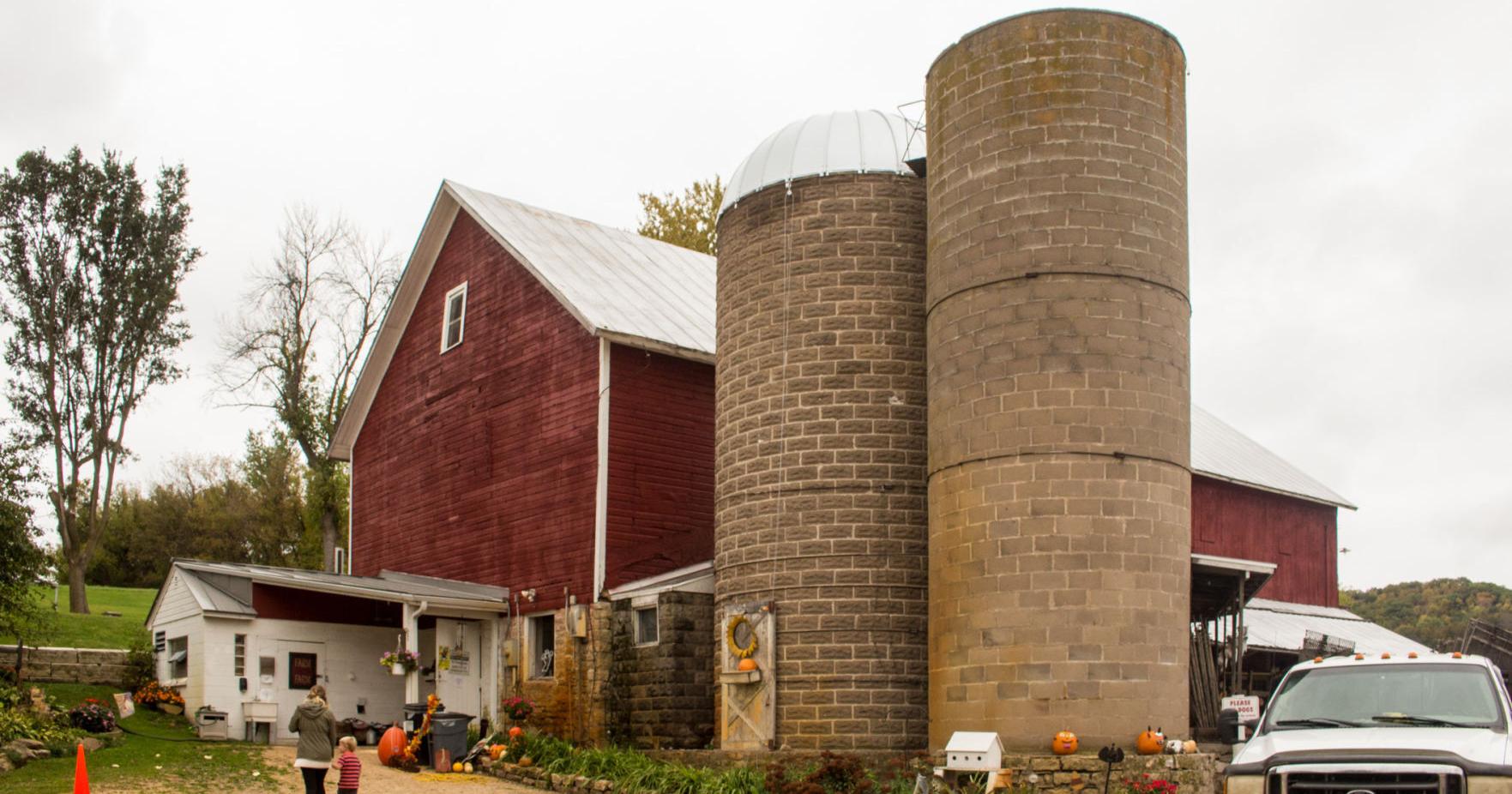 Onalaska Art Keepers painting flowers at Clearwater Farm on Saturday - Vimarsana News