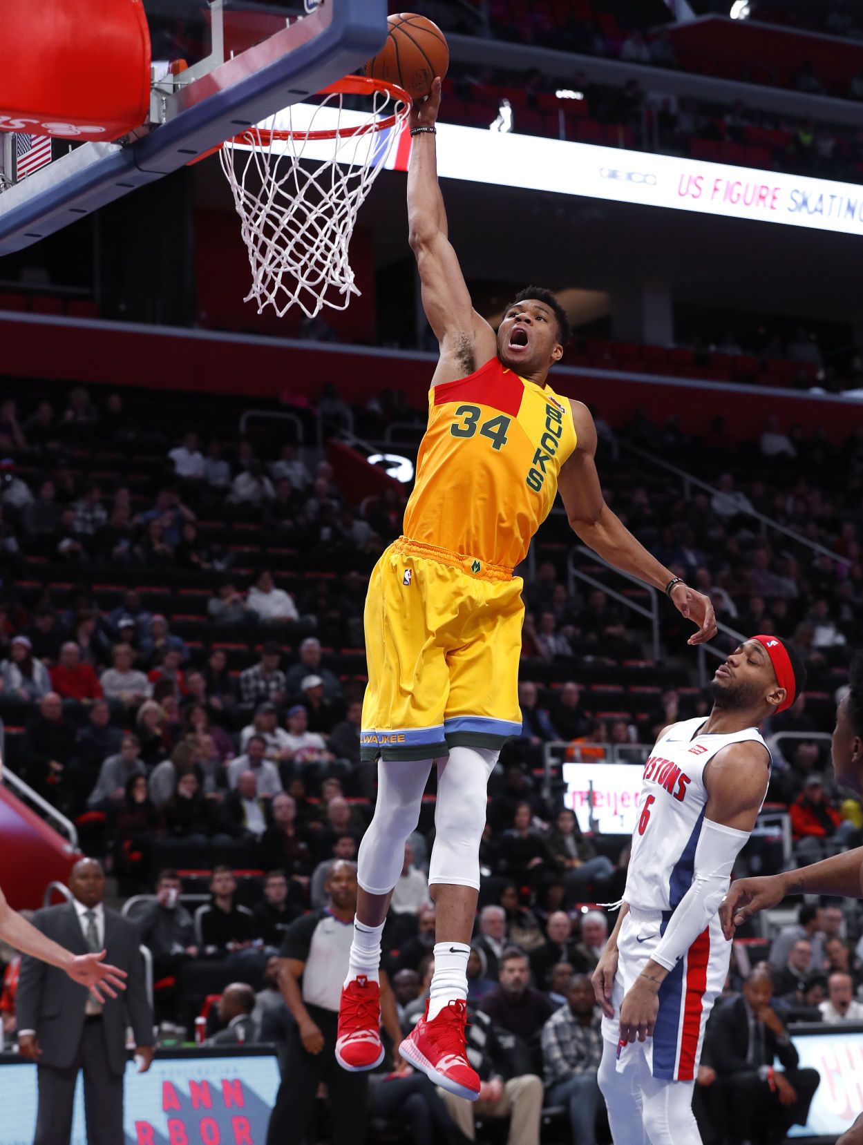 giannis antetokounmpo free throw dunk