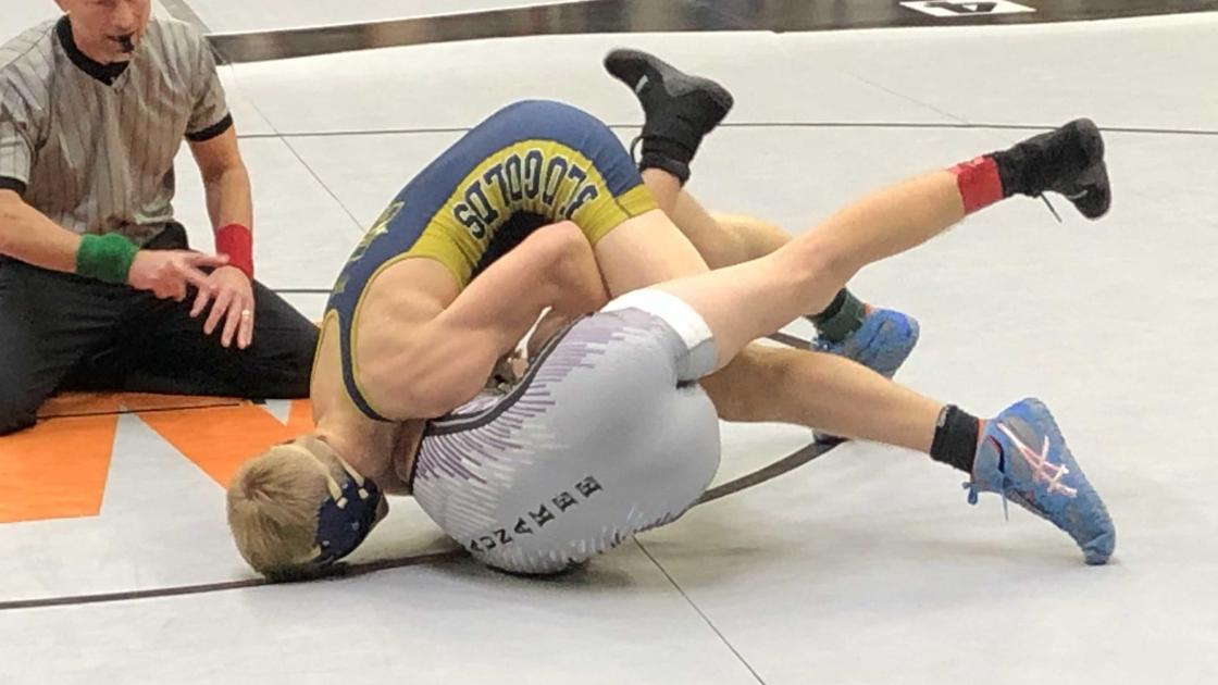 WIAA Division 3 sectional wrestling La Crosse Aquinas advances 4