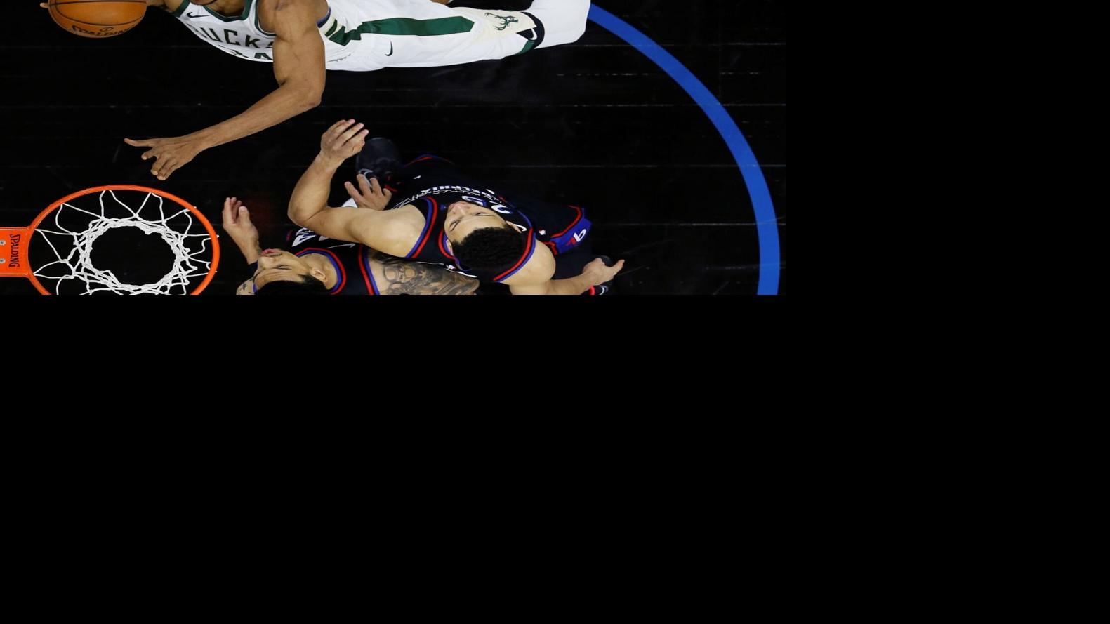 Giannis Antetokounmpo, Bucks beat East-leading 76ers in OT