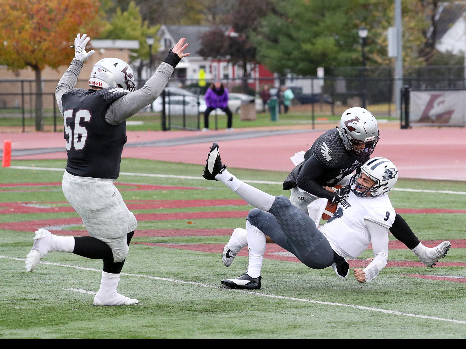 Uw La Crosse Football Defense Smothers Stout Eagles Win 21 7