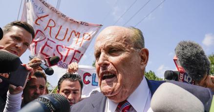 Giuliani turns himself in on Georgia 2020 election charges after bond is set at 150000 Giuliani turns himself in on Georgia 2020 election charges after bond is set at 150000
