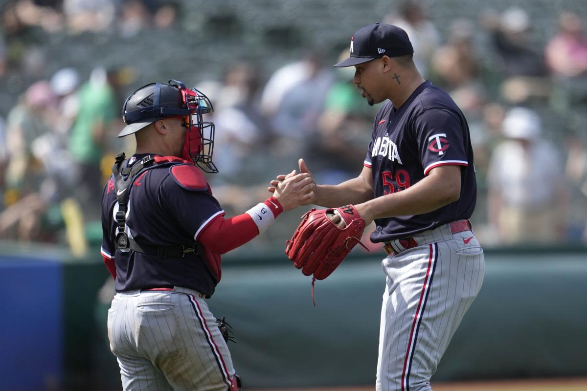 La Velle E. Neal III: Jhoan Duran gives Twins 'game is over