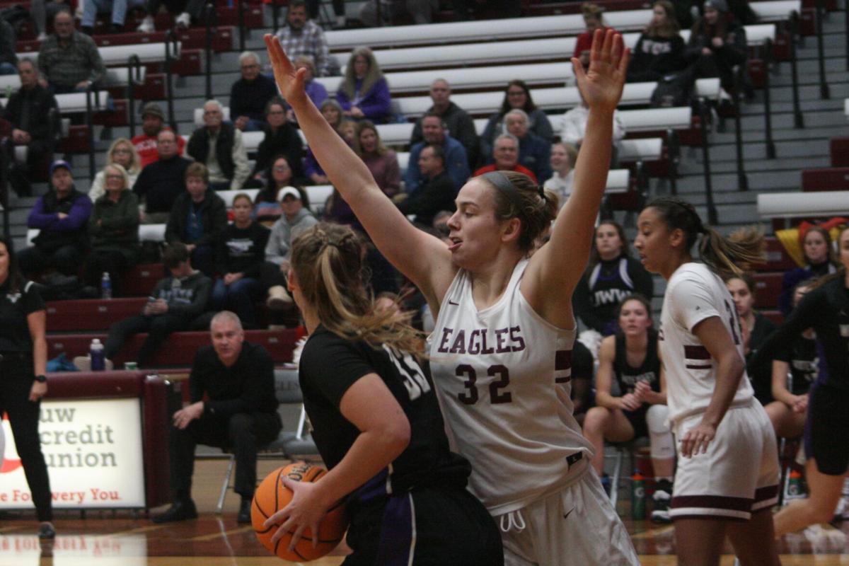 UWLa Crosse women's basketball Eagles continue streak, hand UWStout