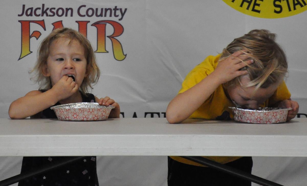 Pieeating contest draws competitors at Jackson County Fair Jackson