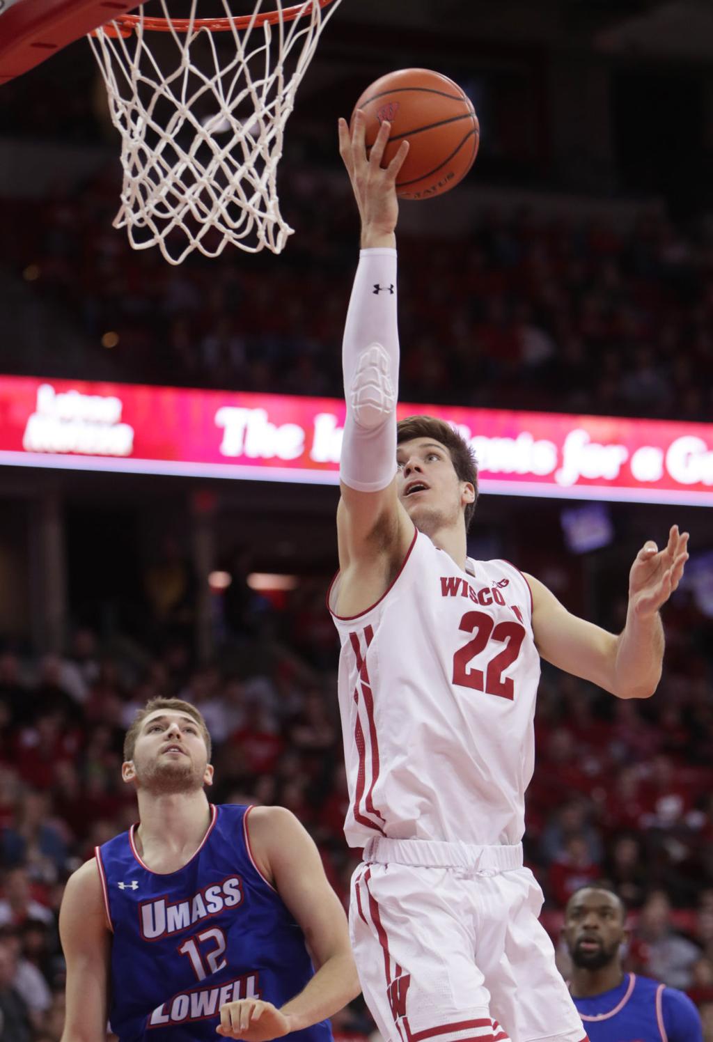 Badgers Basketball Happ Pritzel Lead Wisconsin In Easy Win Over