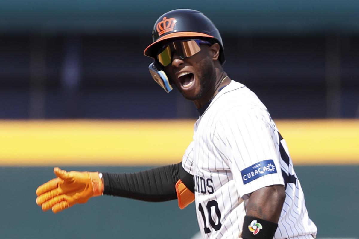 Padres Bring Their 'Bee' Game in Loss to Astros
