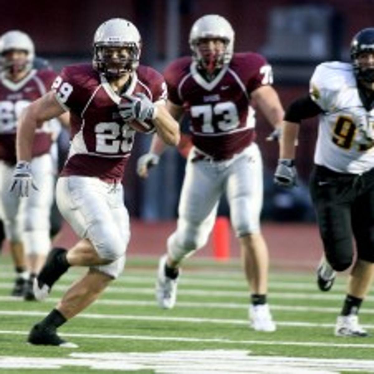 Uw L Football Team Struggles But Beats Oshkosh Sports
