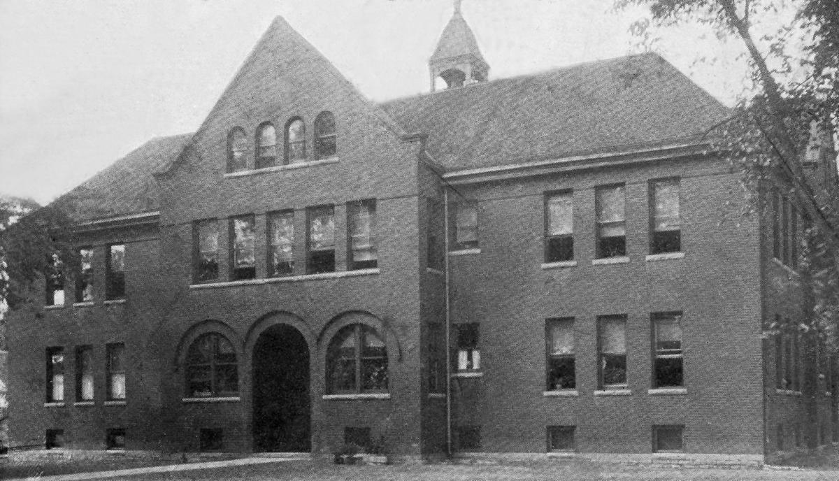Hometown history: Onalaska Public School circa 1908