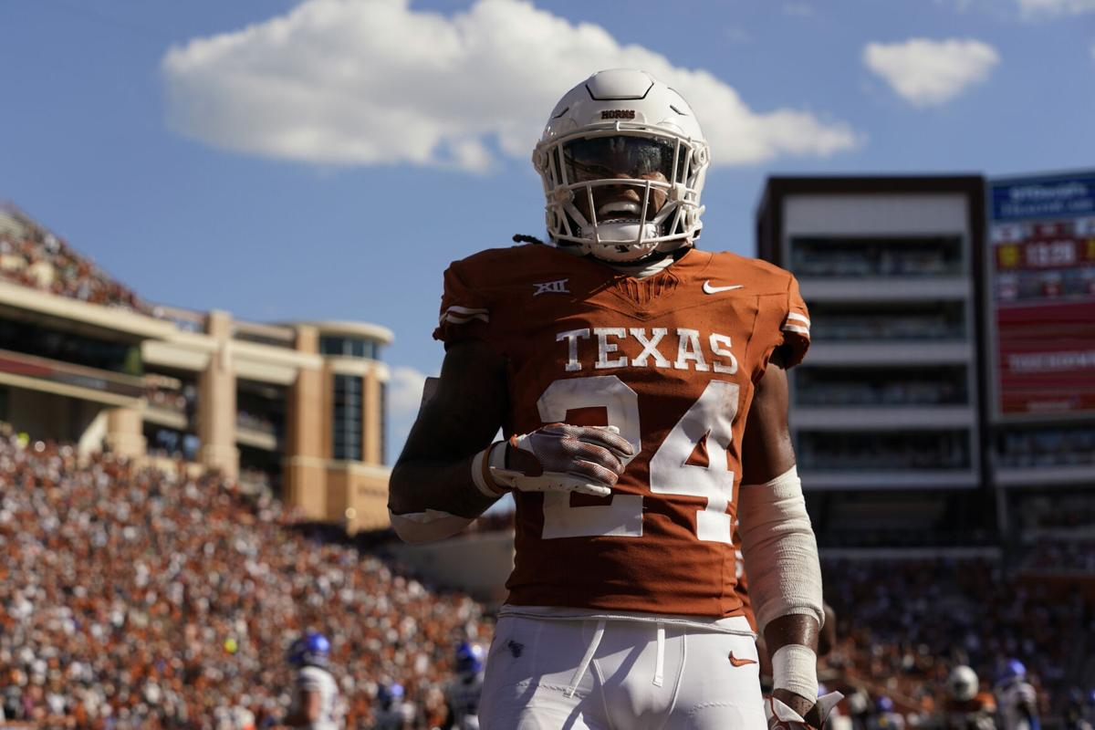 Longhorns Daily News: Texas alum Bijan Robinson signs contract