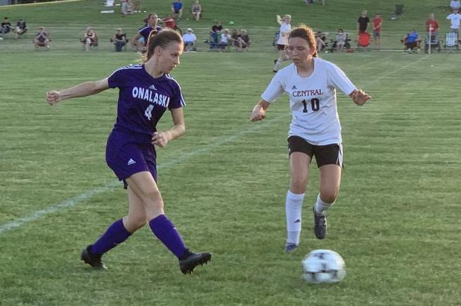 Lauren Ecklund passes the ball