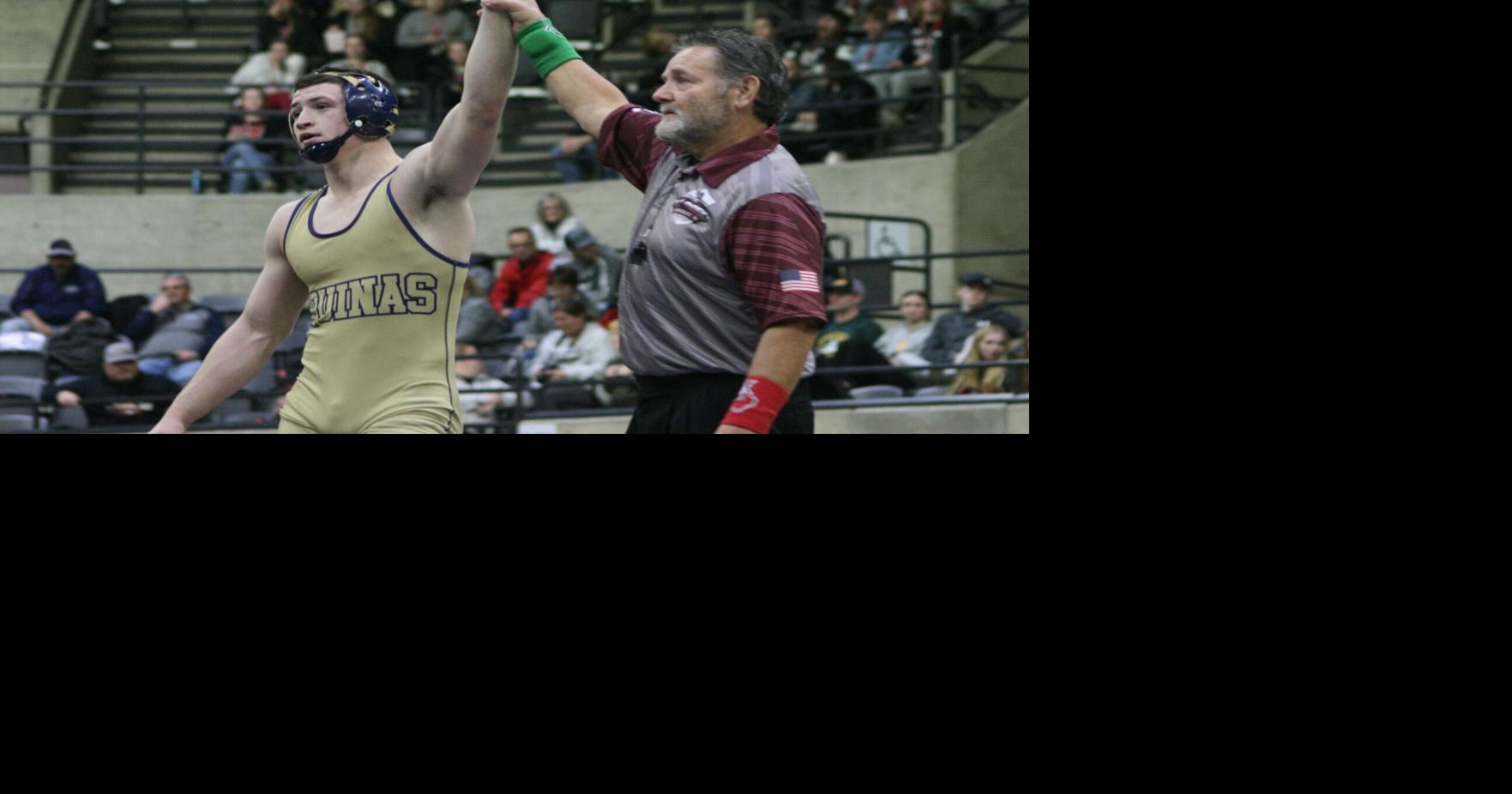 BiState Classic La Crosse Aquinas senior Calvin Hargrove finishes off