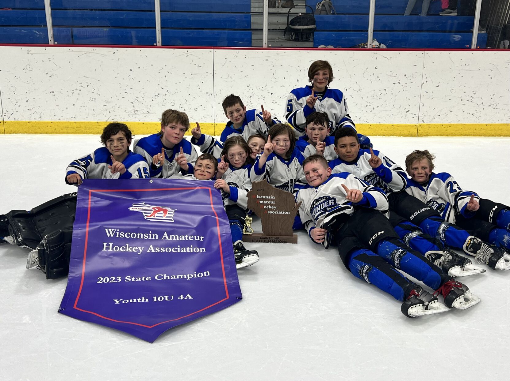 Viroqua Thunder Squirts win state hockey championship photo image photo