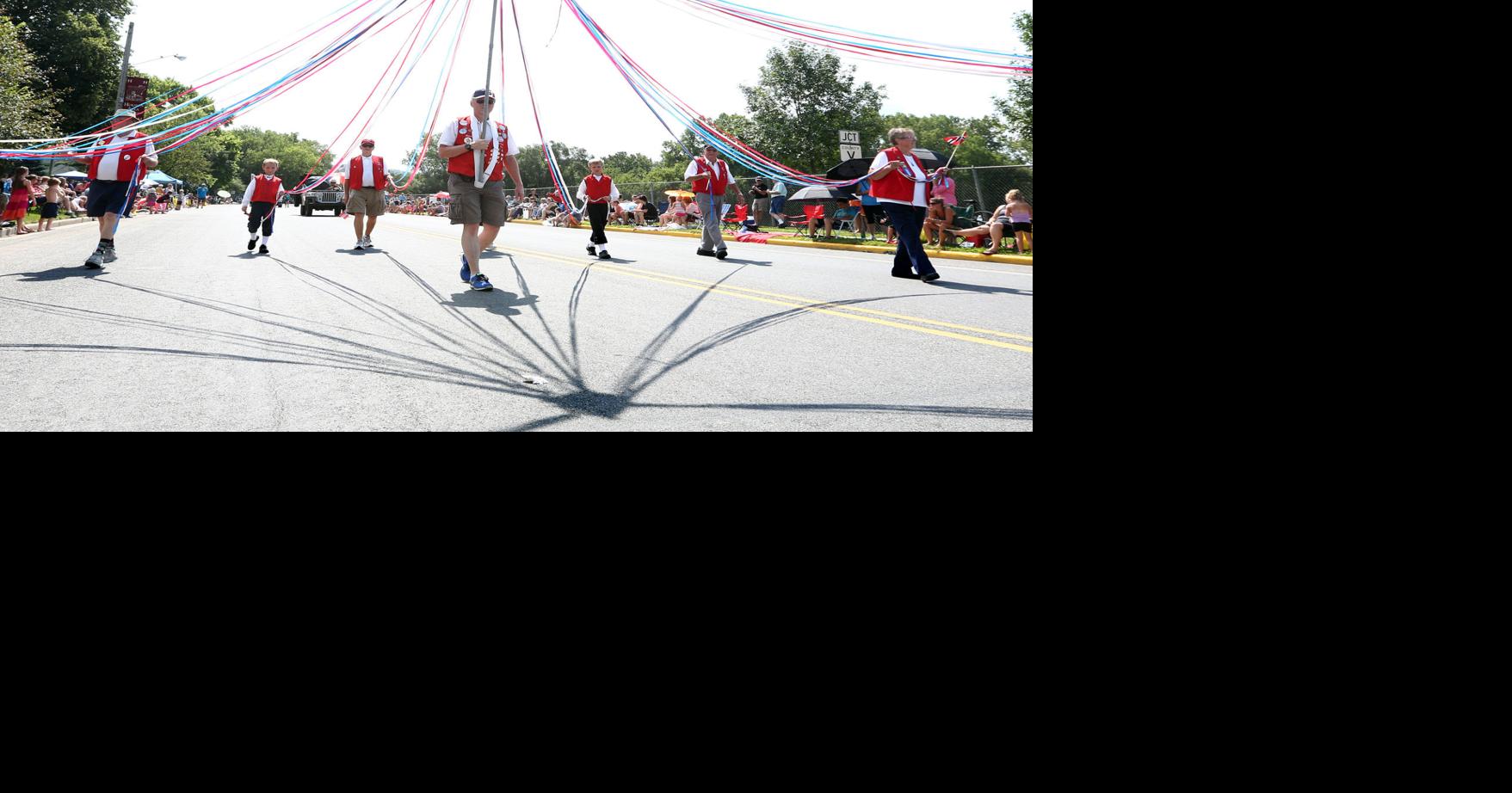 Heat can't slow Holmen Kornfest parade