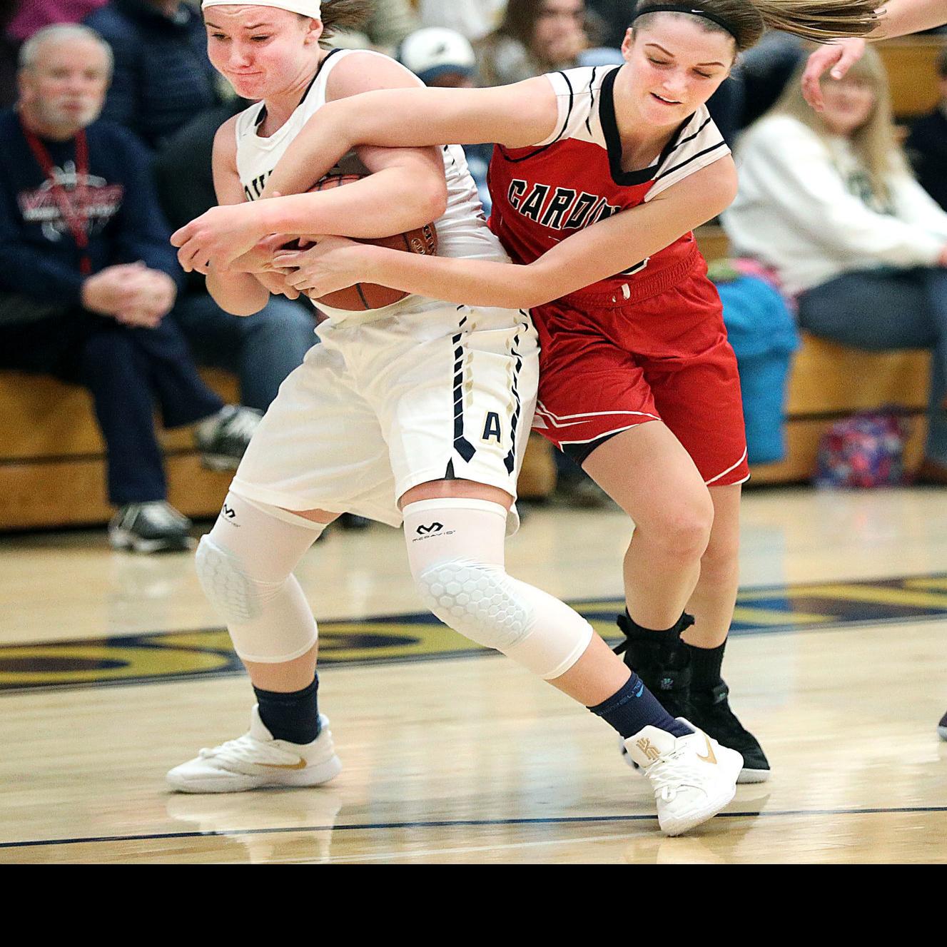 High School Girls Basketball Taylor Theusch Shoots La Crosse
