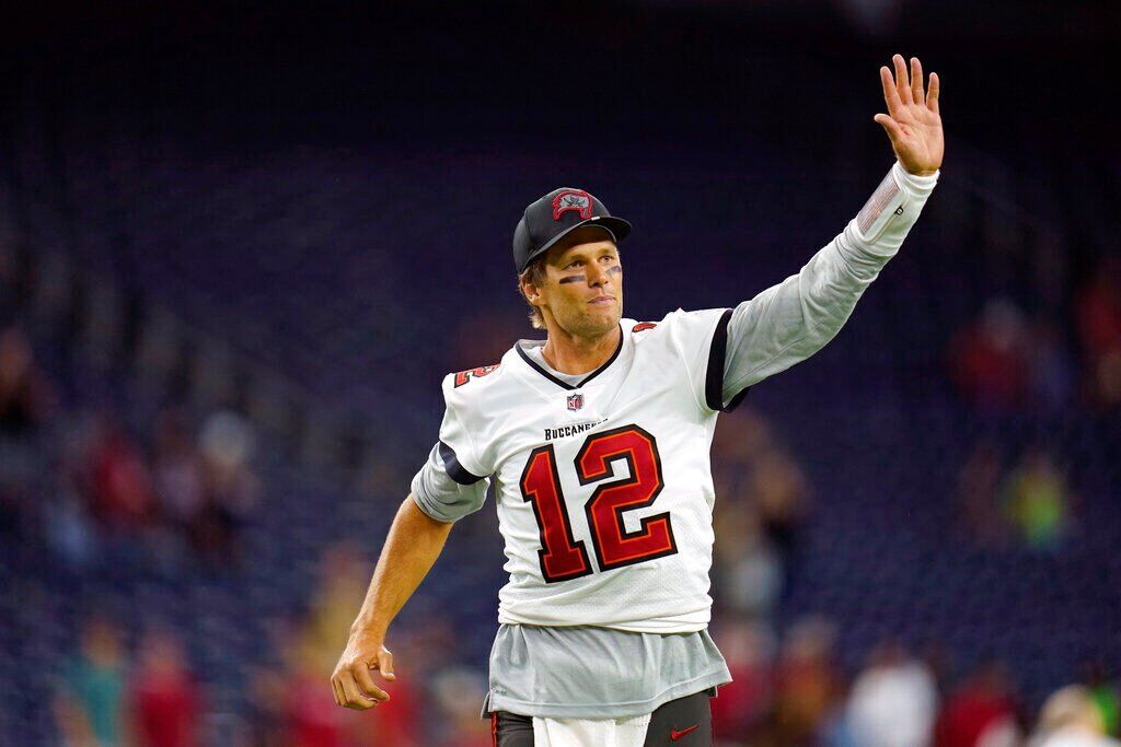 How Tom Brady & the B atlanta braves jersey large uccaneers went